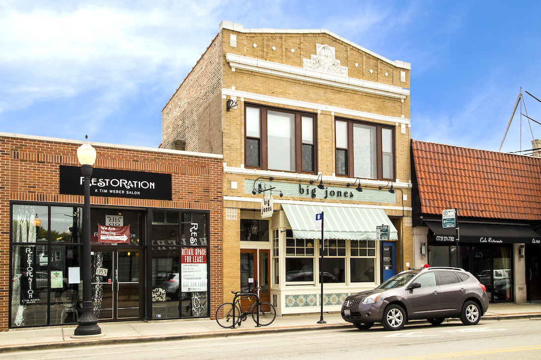 5347 N Clark Exterior