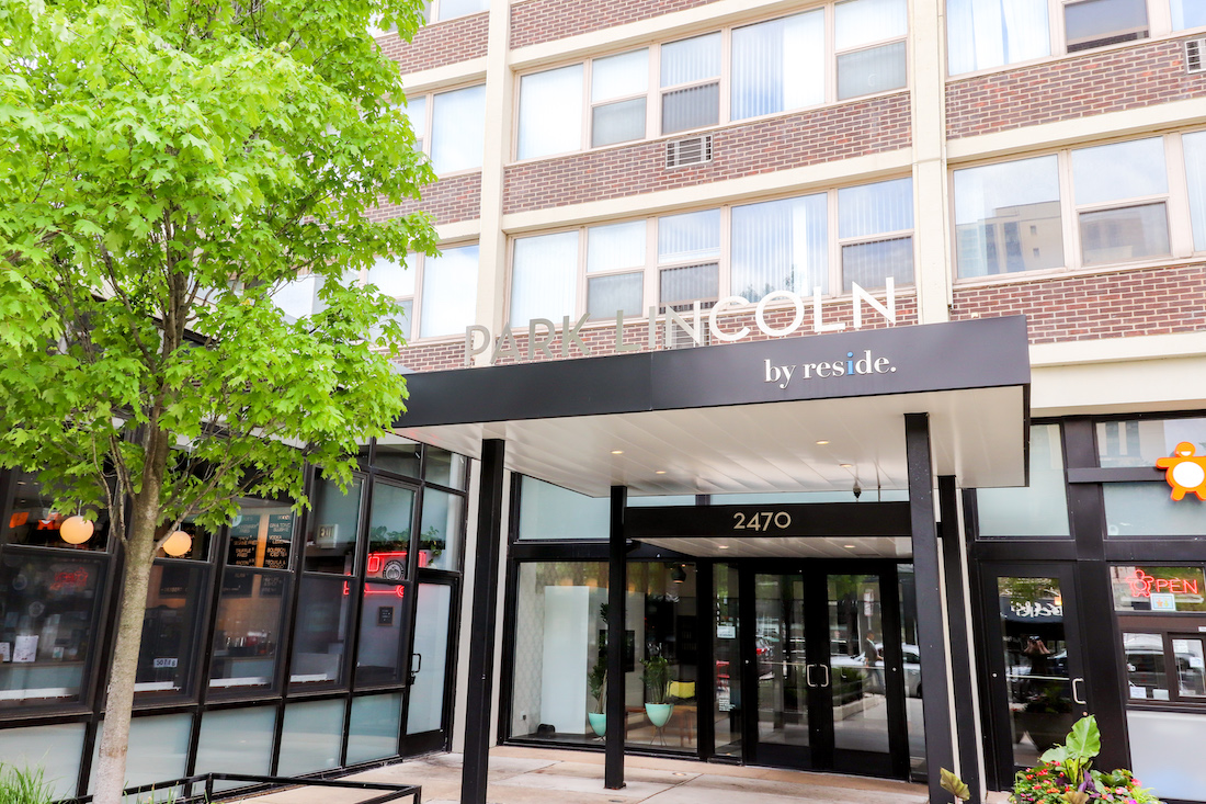 Entry to 2470 N Clark, Lincoln park